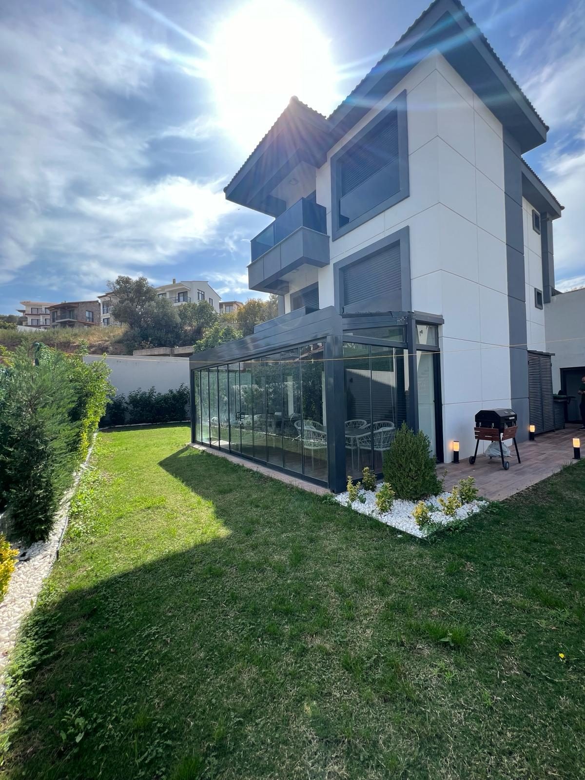 Foça-Donatkent 3 Katlı Triplex Villa